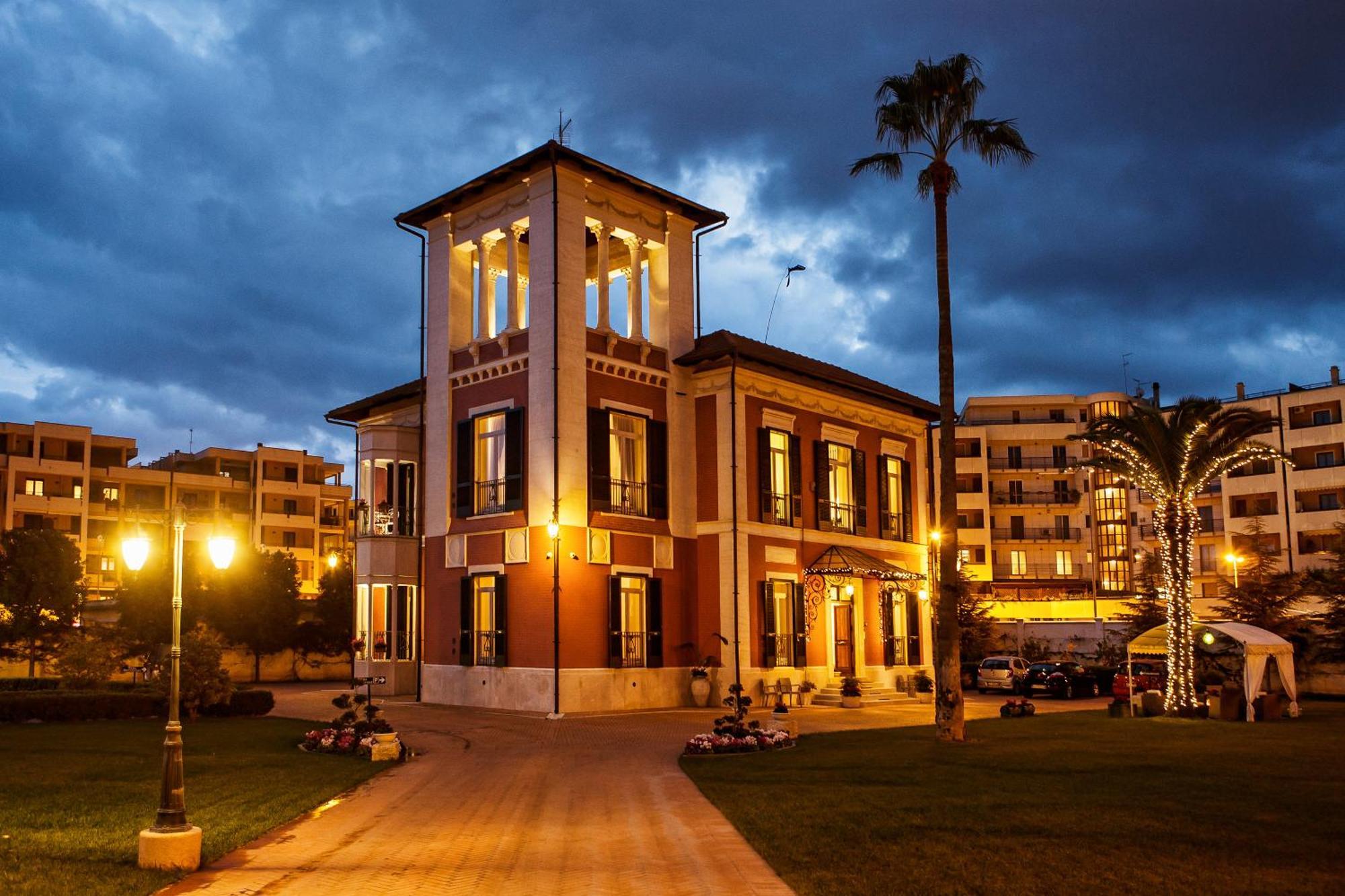 Villa Pallotta Luxury B&B เชรินโญลา ภายนอก รูปภาพ