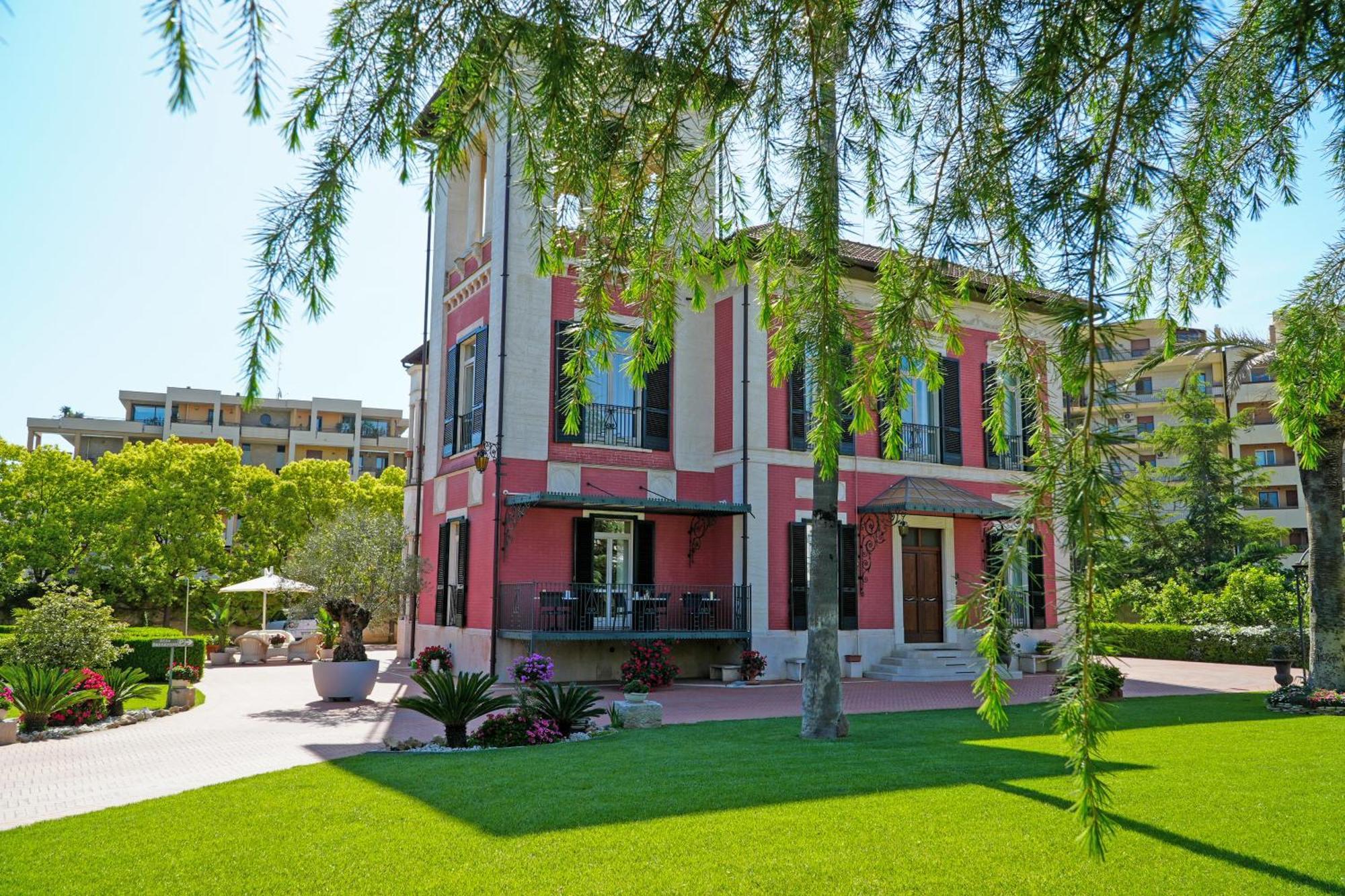 Villa Pallotta Luxury B&B เชรินโญลา ภายนอก รูปภาพ