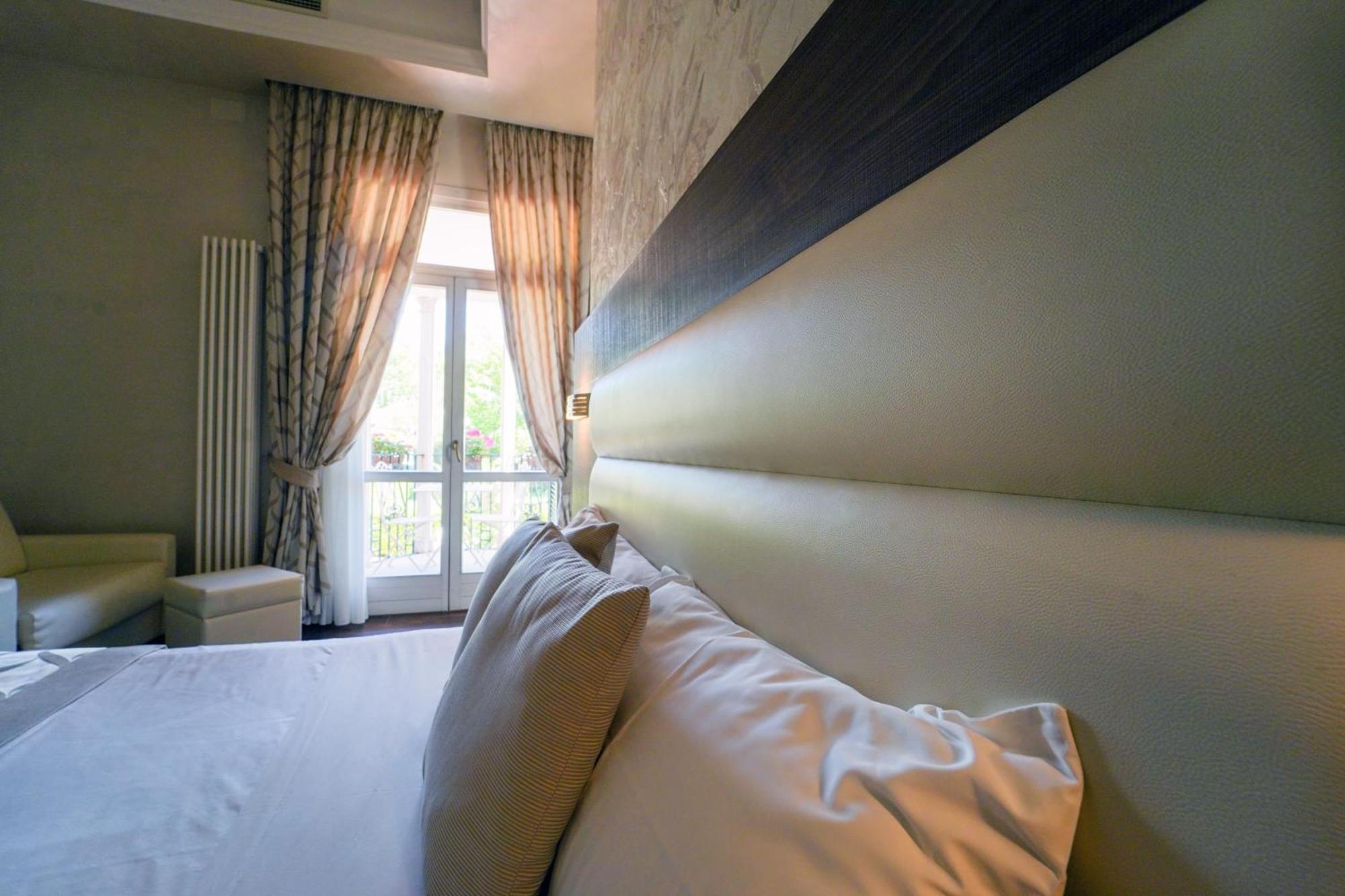 Villa Pallotta Luxury B&B เชรินโญลา ภายนอก รูปภาพ