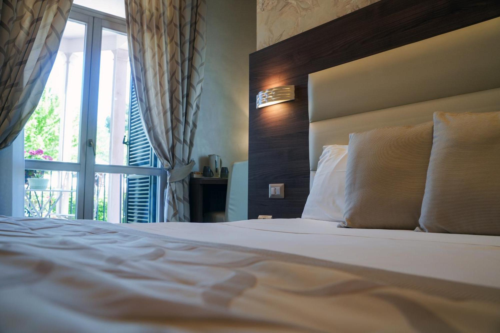 Villa Pallotta Luxury B&B เชรินโญลา ภายนอก รูปภาพ