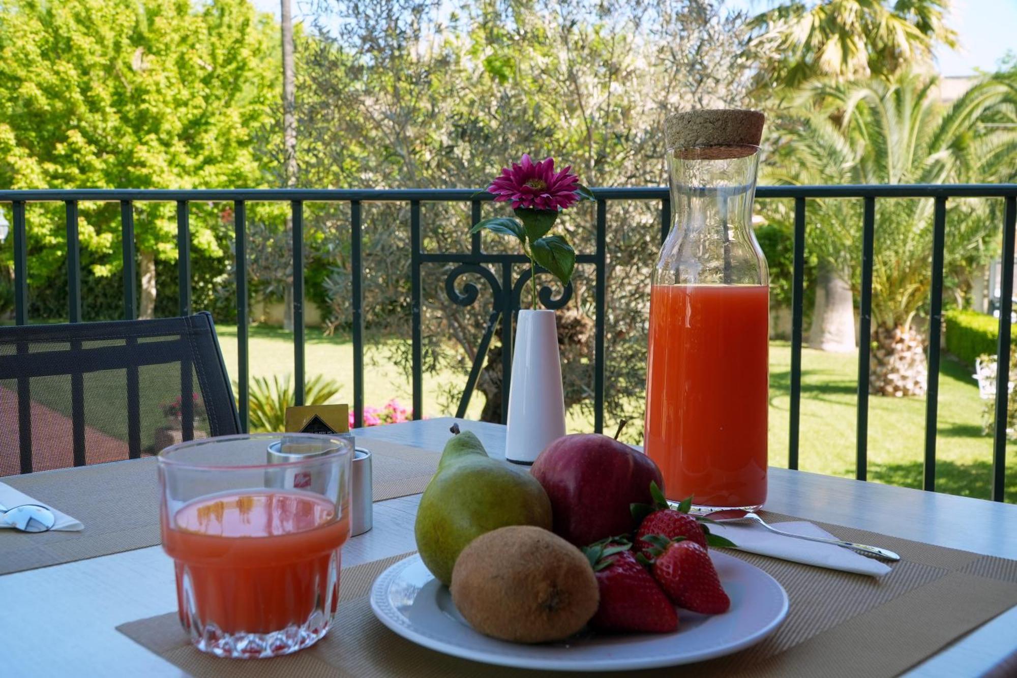 Villa Pallotta Luxury B&B เชรินโญลา ภายนอก รูปภาพ
