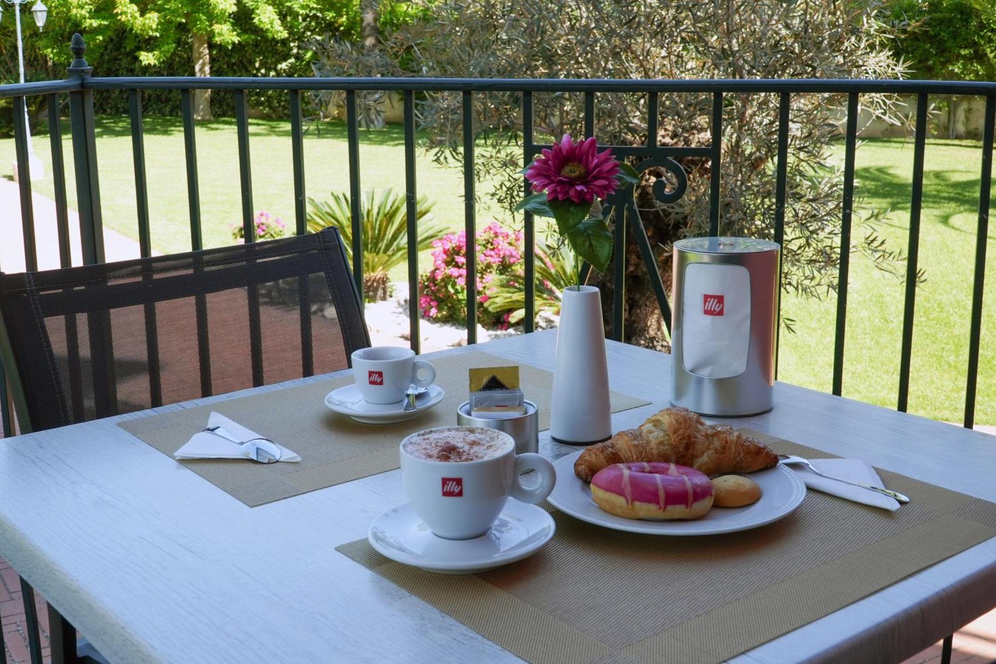 Villa Pallotta Luxury B&B เชรินโญลา ภายนอก รูปภาพ