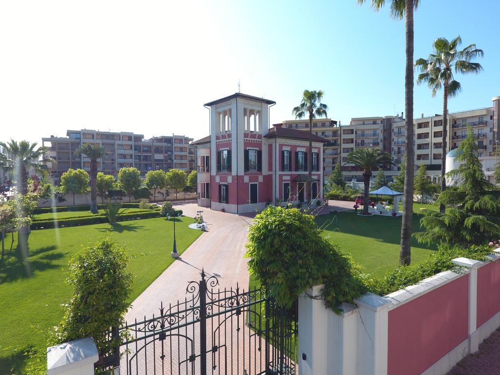 Villa Pallotta Luxury B&B เชรินโญลา ภายนอก รูปภาพ