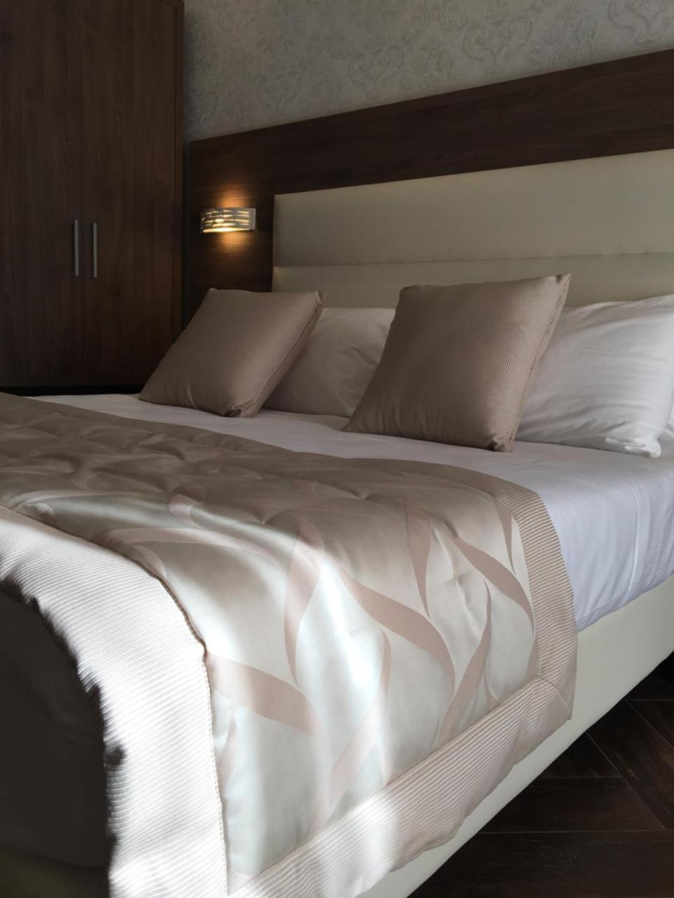 Villa Pallotta Luxury B&B เชรินโญลา ภายนอก รูปภาพ
