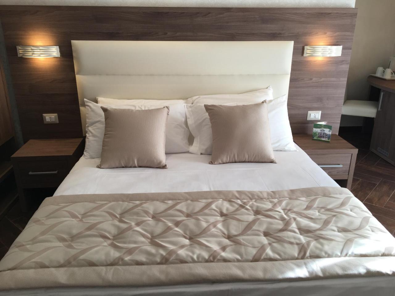 Villa Pallotta Luxury B&B เชรินโญลา ภายนอก รูปภาพ