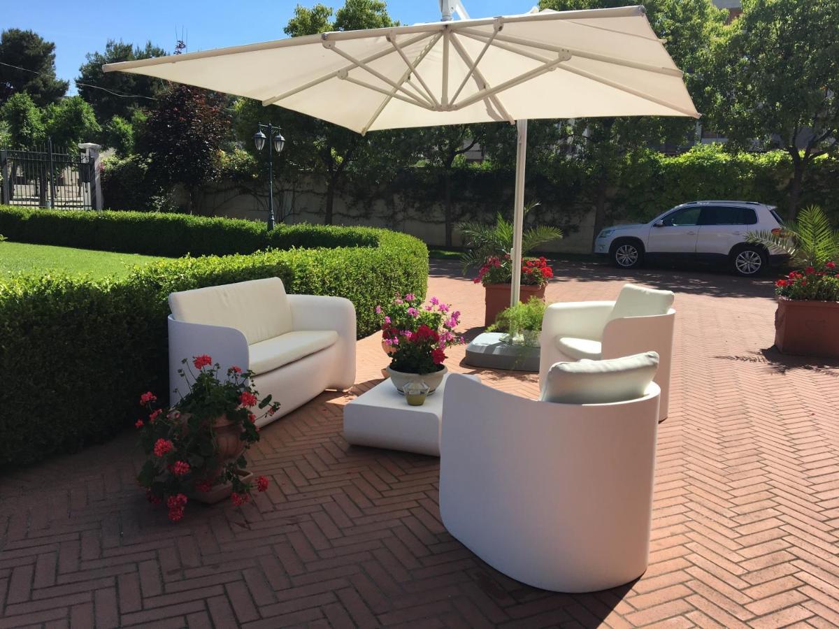 Villa Pallotta Luxury B&B เชรินโญลา ภายนอก รูปภาพ